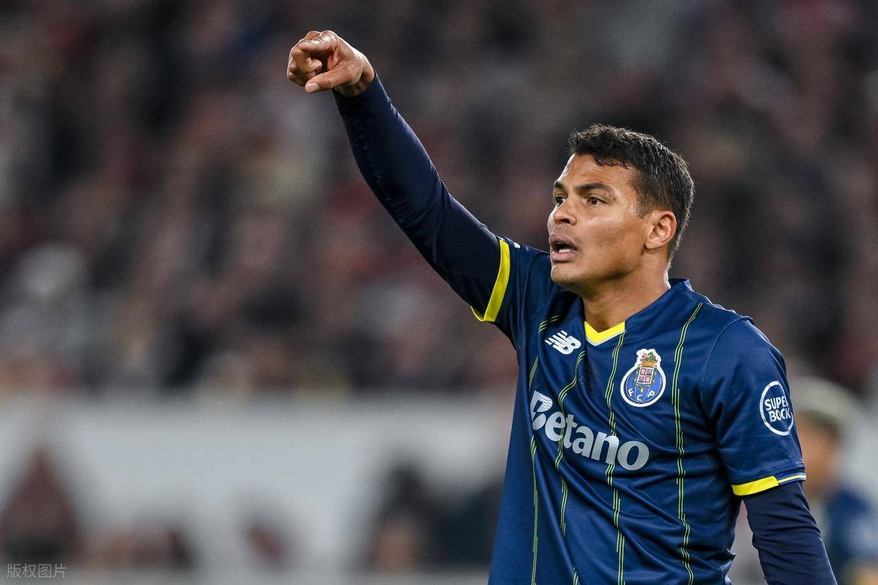 欧联:2-1击败德甲第4,穆帅争冠劲敌占先机,18岁葡萄牙新星破门