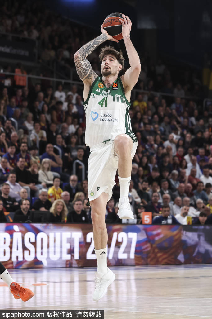 巴萨后卫库巴西染红引争议，裁判专家：判罚正确但不想罚下他